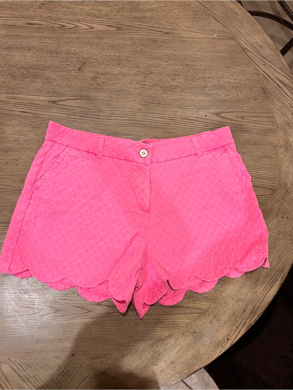 Crown & Ivy Shelby scalloped hem pink women's shorts. See description